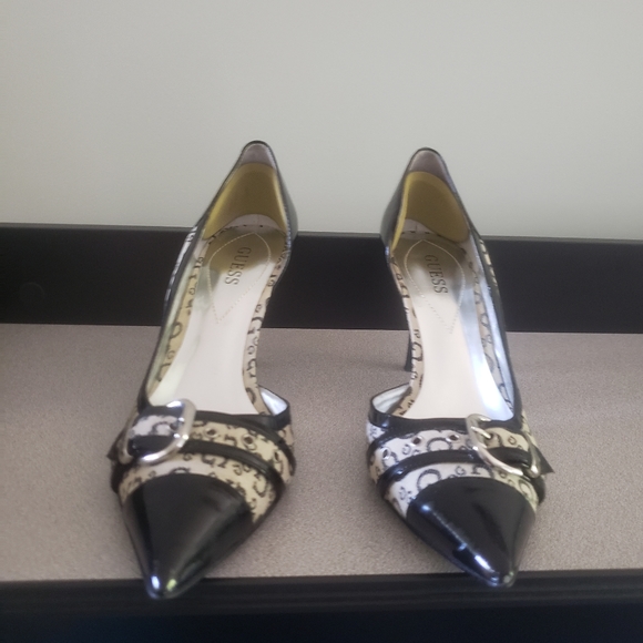 Guess Monogram Print Buckle Pump Size 8 - Picture 3 of 7